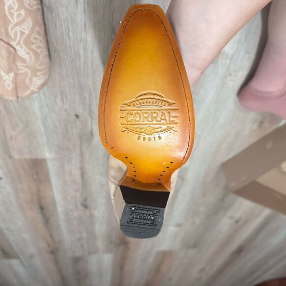 Corral Women Cowboy Leather Boots Sand w/ Embroidery size 6.5. NEW w/ Minor Flaw - Picture 8 of 13